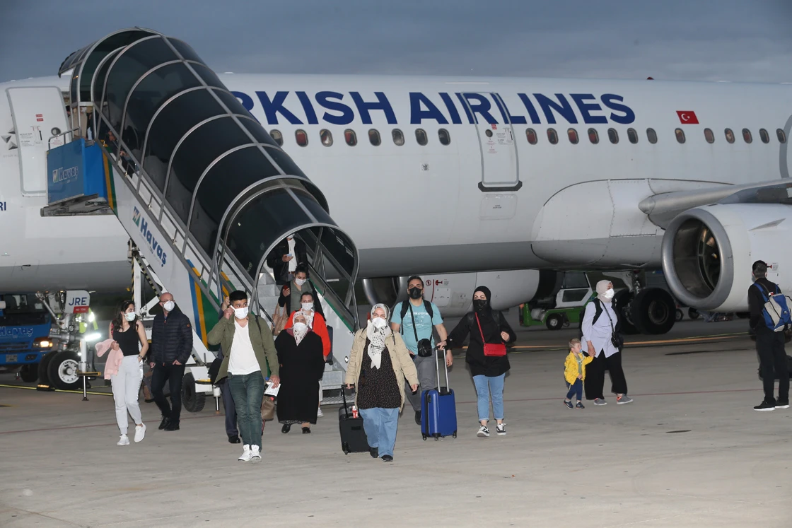 Denizin üzerindeki havalimanından 5 milyon yolcu uçtu